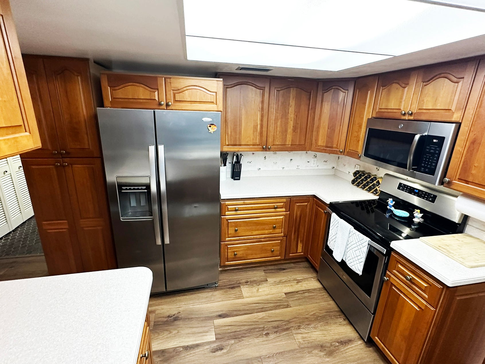 Kitchen with Refrigerator, Oven, Stove and Microwave