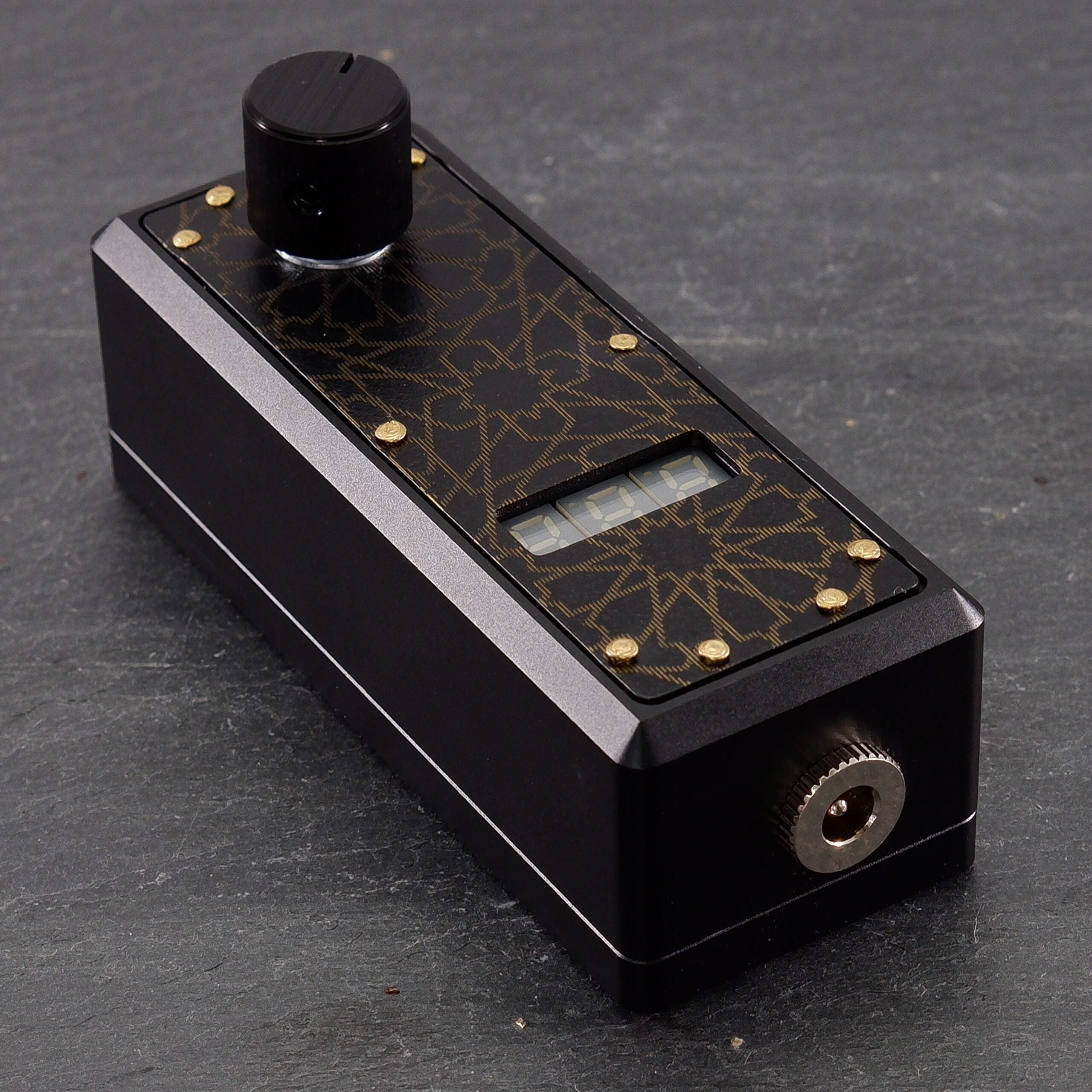 Chapter 2 Dear Concubine (Nazari Brass Plate + Black Knob)